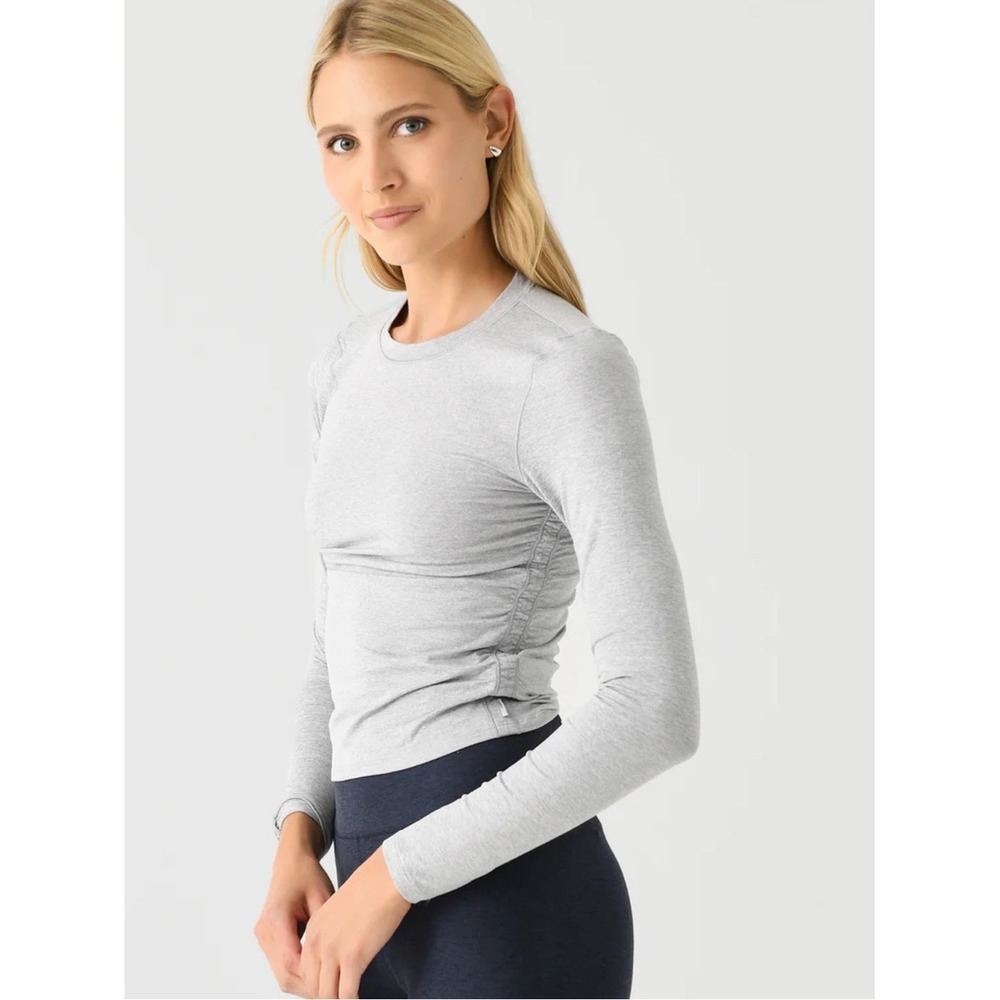 Vuori women's Halo Gray Long-Sleeve Ruched Side Top size Xsmall